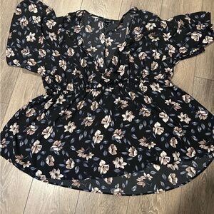 Torrid Floral Blouse/Shirt - Size 4